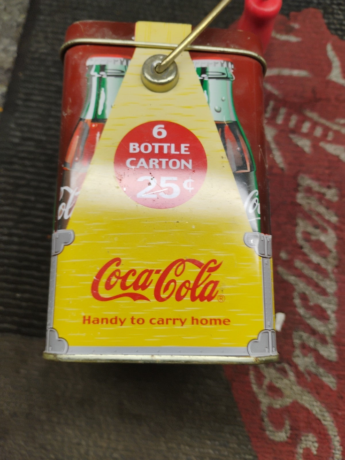 1999 Coca Cola Collectors Tin 6 Bottle Carry Tin With Plastic Handle (5X3.5X5in)