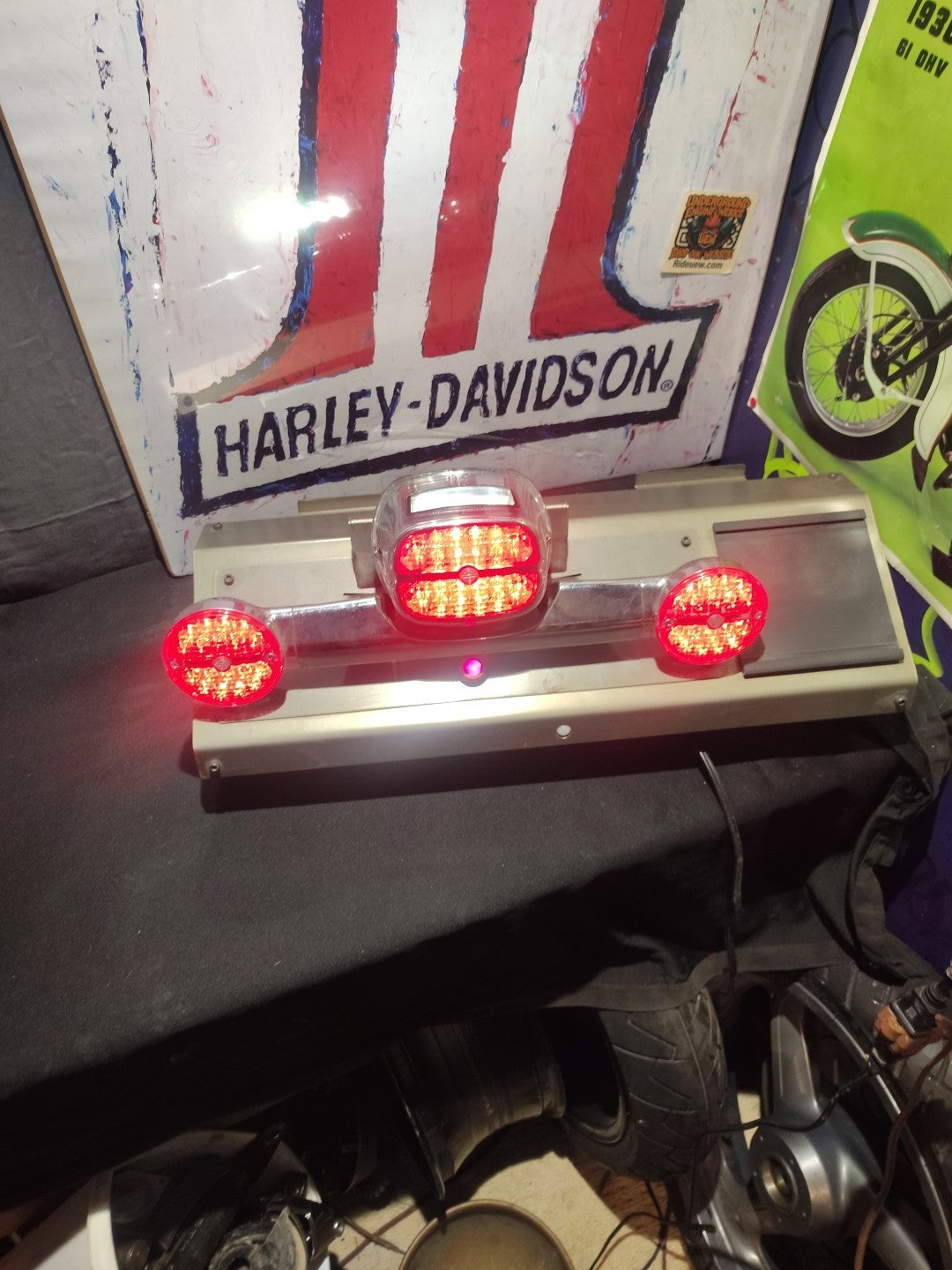 genuine Harley-Davidson dealer LED tail and turn signal light display unit.