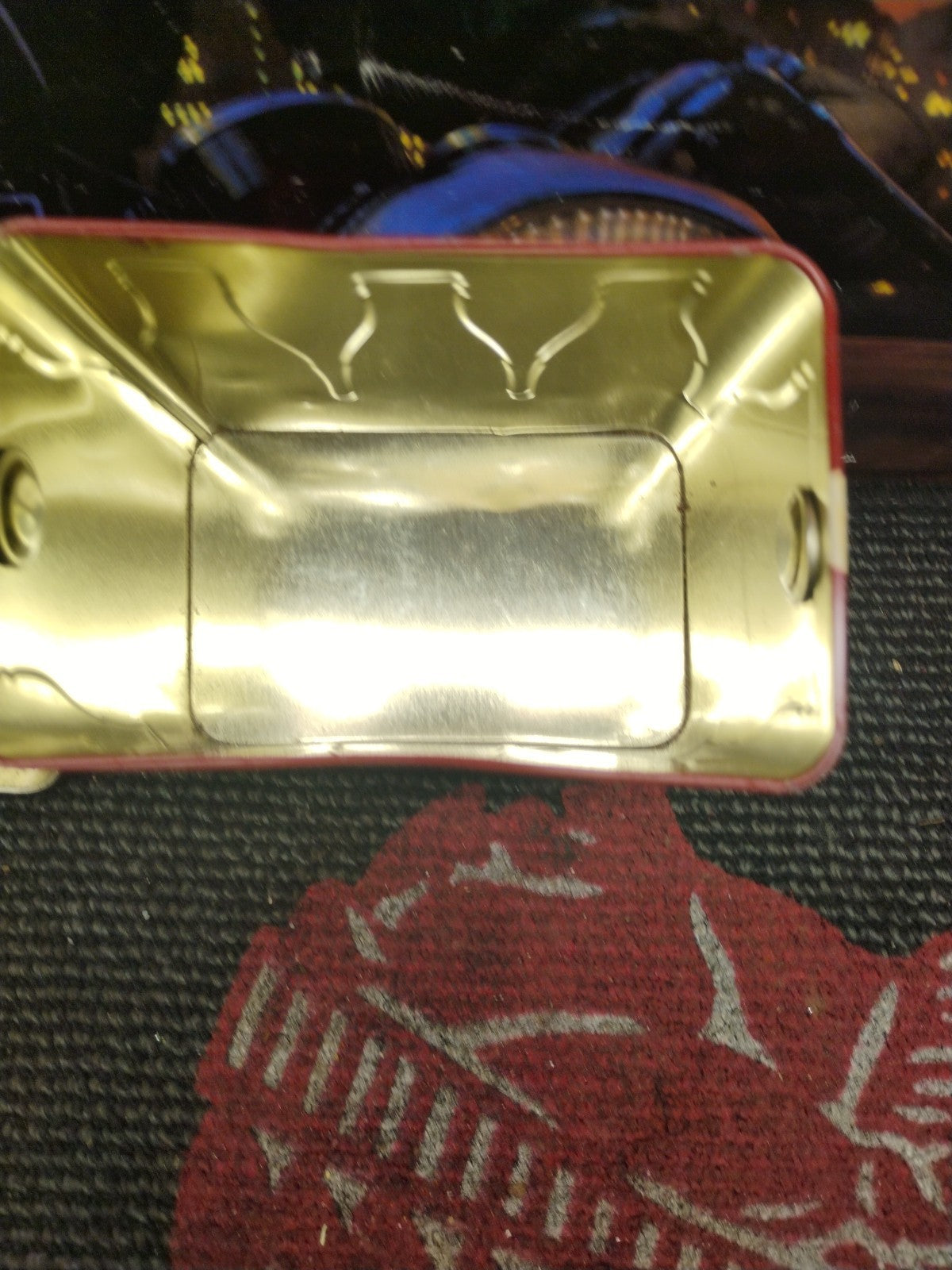 1999 Coca Cola Collectors Tin 6 Bottle Carry Tin With Plastic Handle (5X3.5X5in)