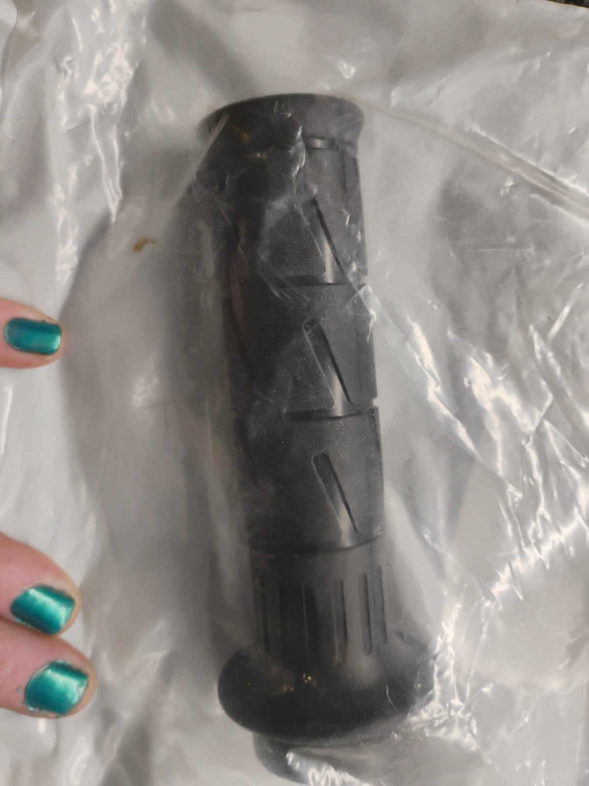 BUELL HANDLEBAR GRIP W/SLEEVE RH N0051.K NOS OEM