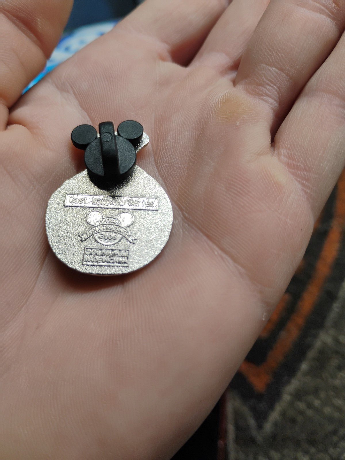 2005 WDW Disney Peach Starfish Finding Nemo Hidden Mickey Pin