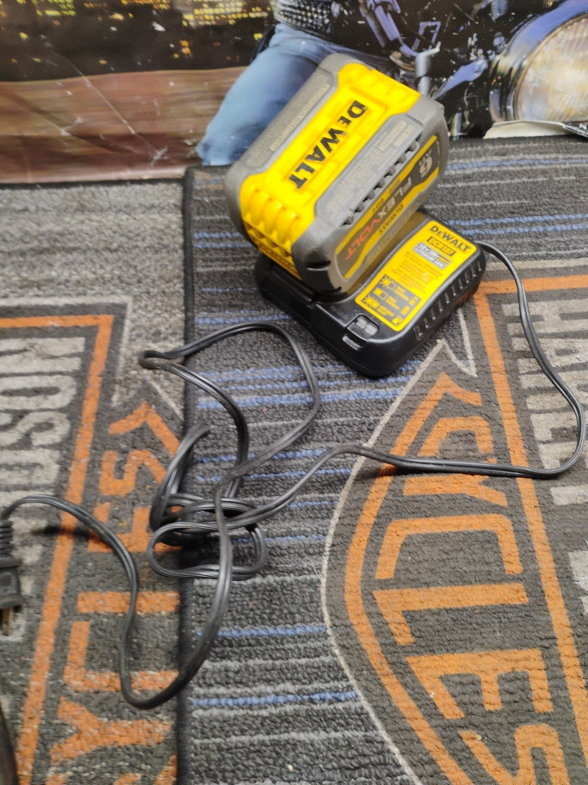 DEWALT DCB606C Flexvolt 60V Max Li-Ion Starter Kit