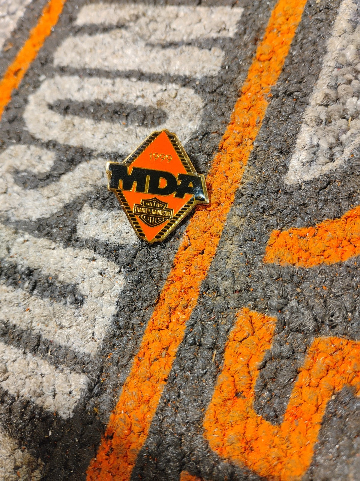 OG- 1999 MDA HARLEY DAVIDSON MOTORCYCLES PIN MINT CONDITION!!!!!!