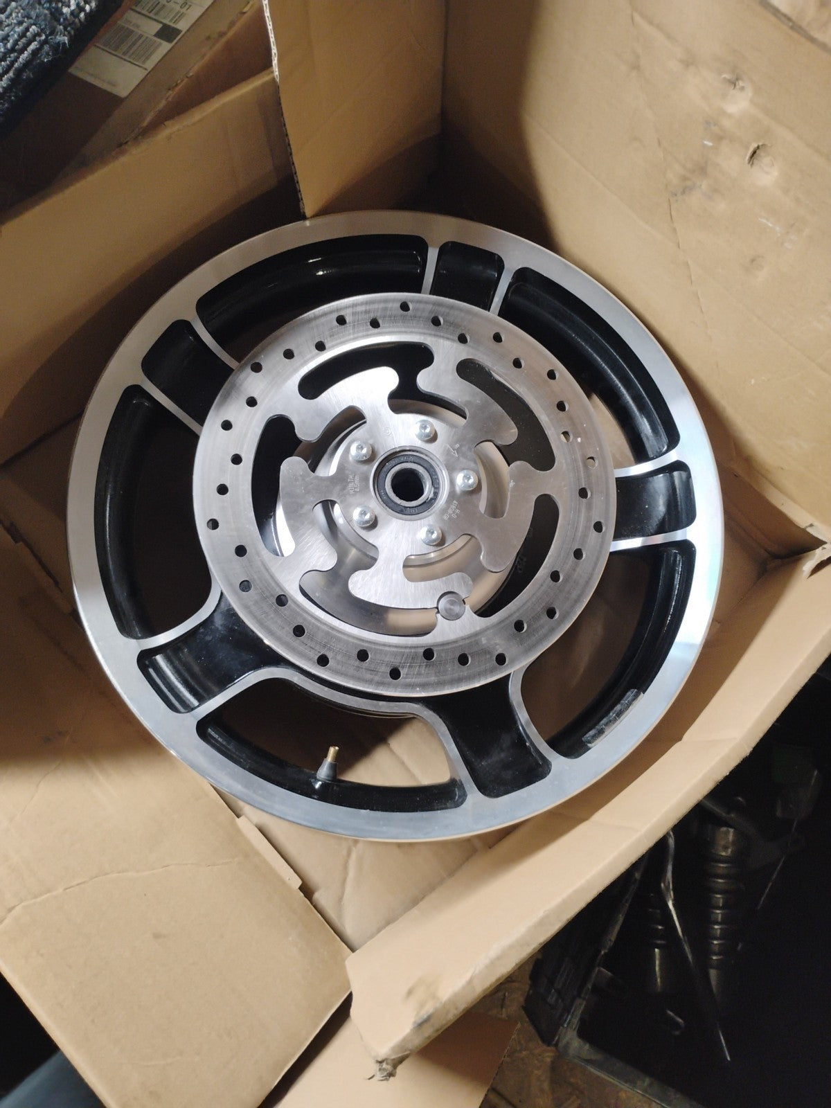 OEM Harley-Davidson Airstrike Front Wheel FLHX Street Glide 2010-2013