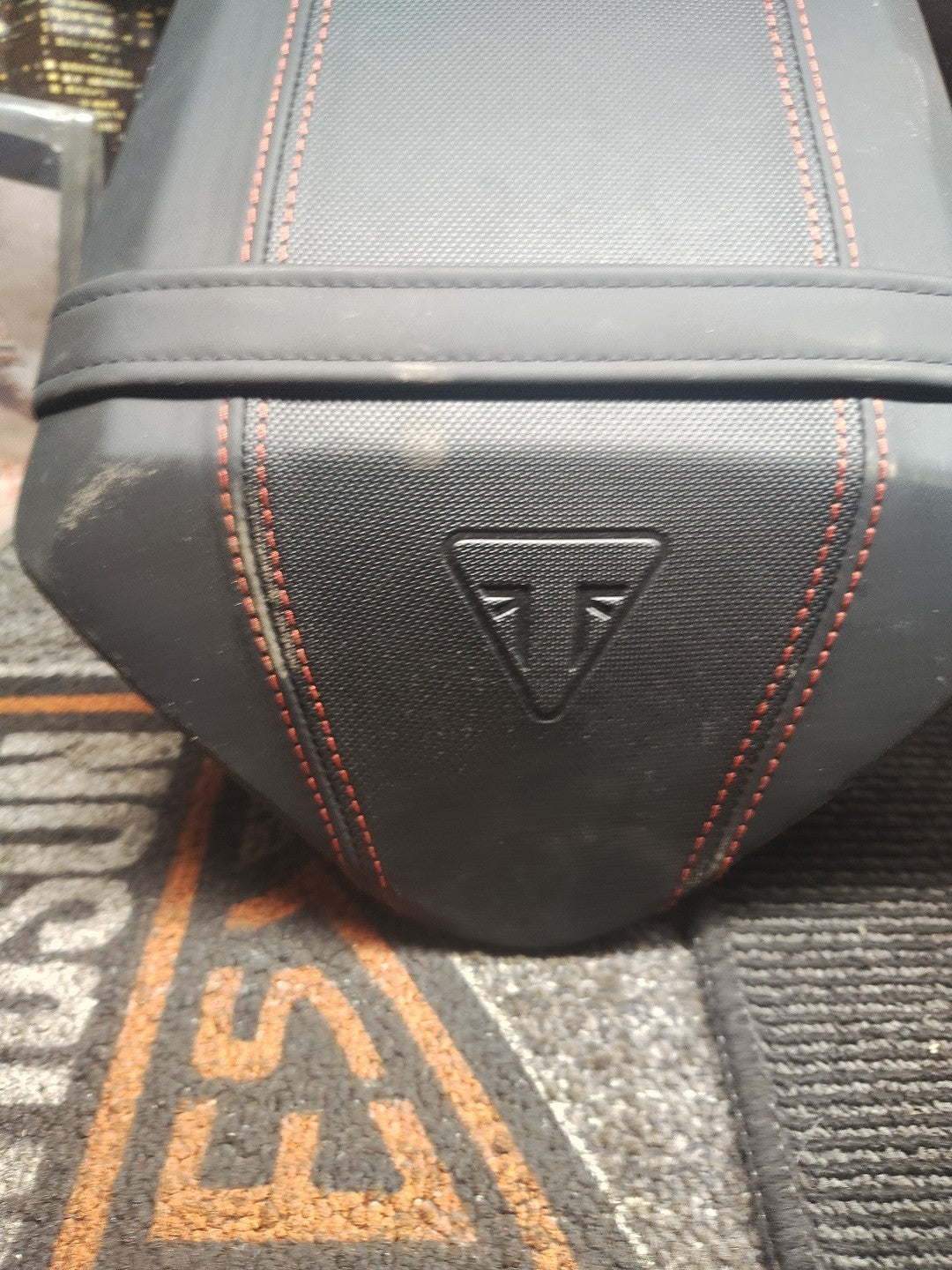 T2309818 GENUINE TRIUMPH SPEED TRIPLE R BLACK AND RED PILLION SEAT
