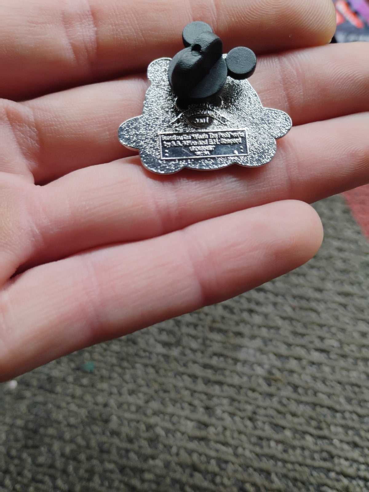 DISNEY WDW 2007 ROUND CHARACTERS BOXED SET WINNIE THE POOH PILLOW PIN ONLY