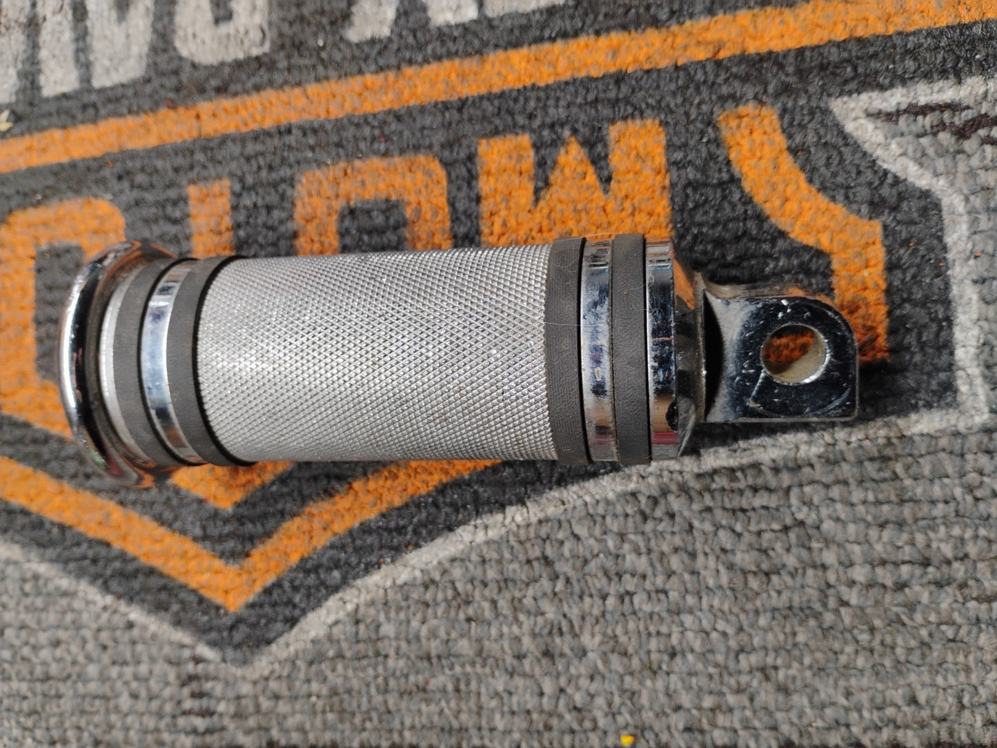 2002 HARLEY-DAVIDSON FATBOY LEFT REAR FOOT PEG