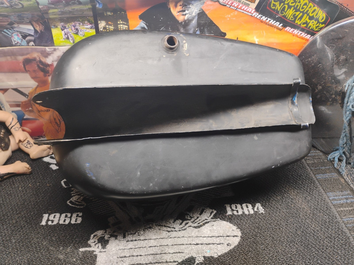 Harley Davidson 1973 Super-Glide FX FXE Shovelhead gas tank