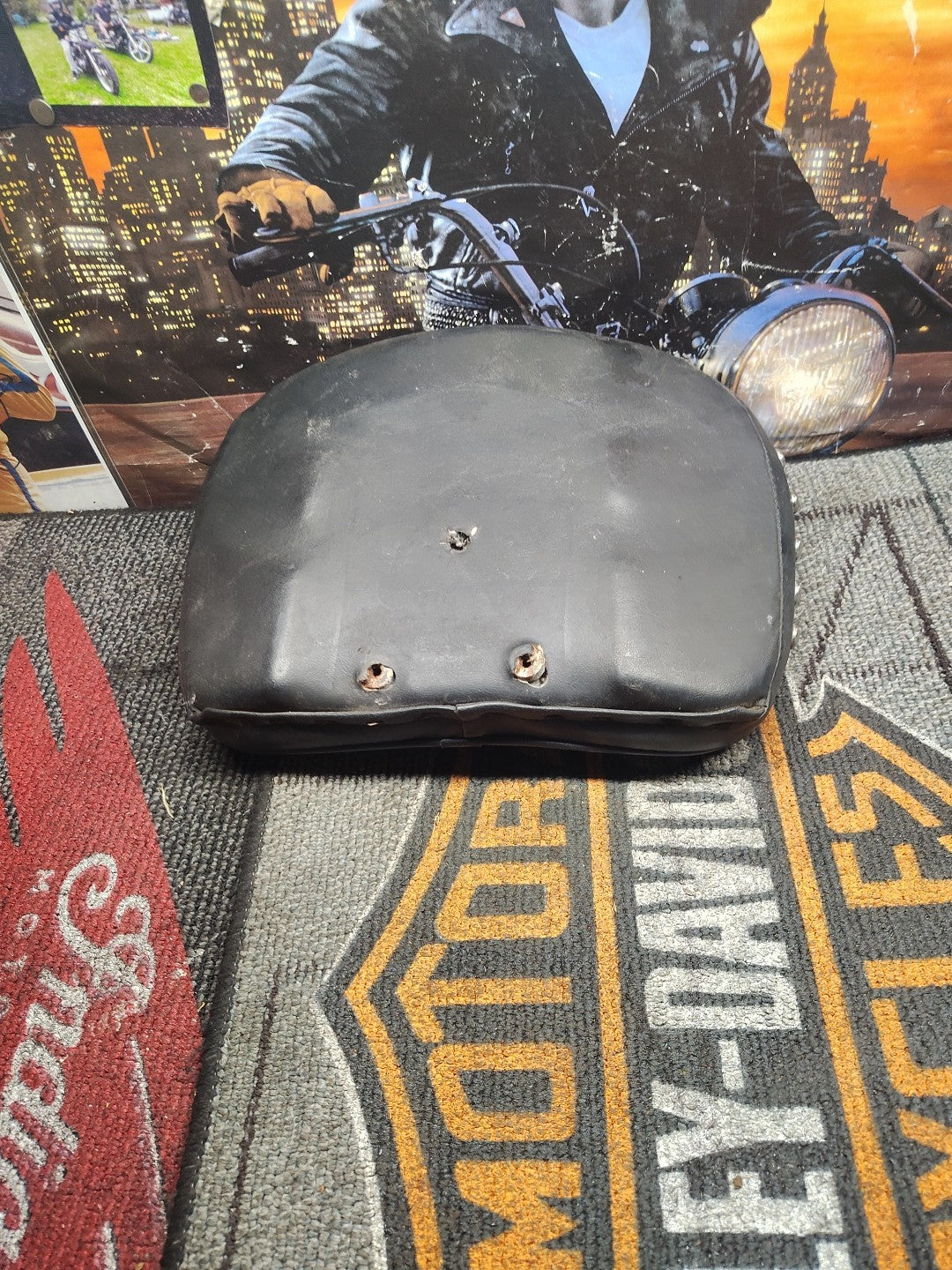 HARLEY Dyna Low Rider SISSY BAR PAD 52348-97 Street Bob Fat Super Wide Glide FXD