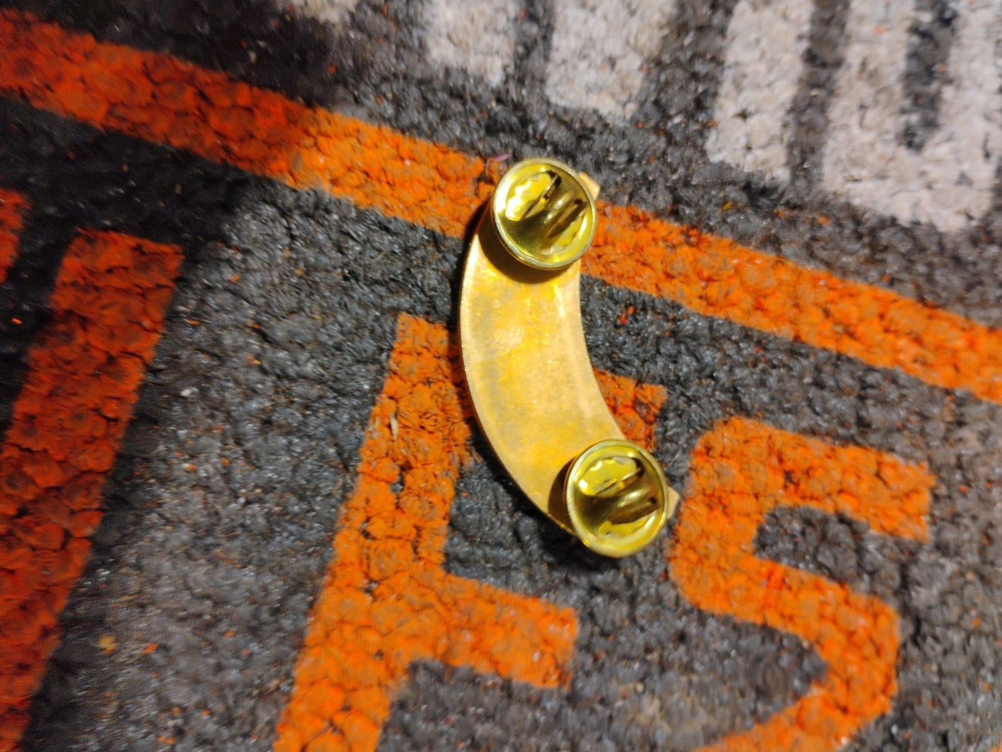 Brass Harley Davidson Owners Group HOG 25 Year Anniversary Vest Jacket Pin 1.5"