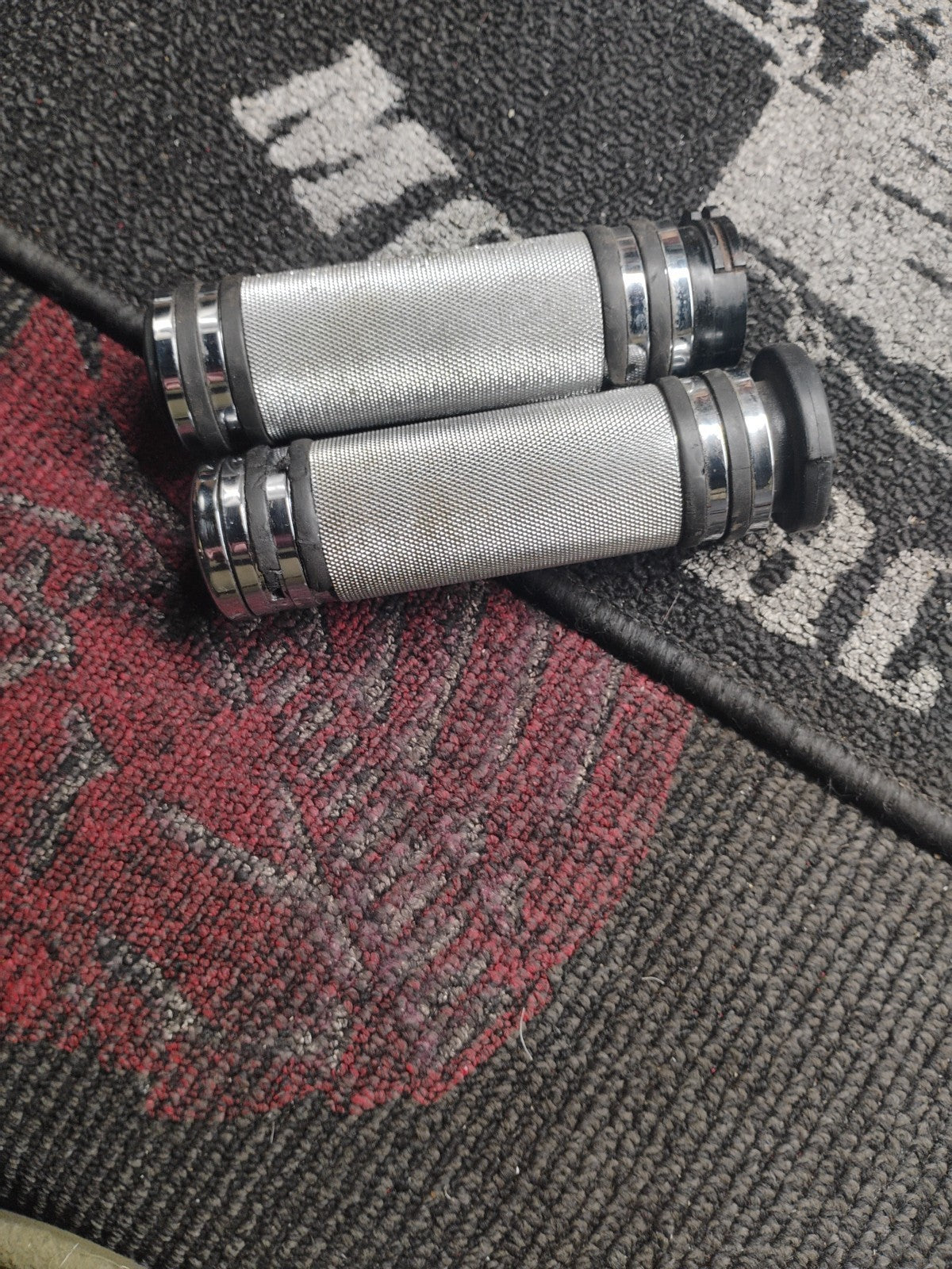 CHROME 1" MOTORCYCLE HANDLEBAR HAND GRIPS FITS FOR HARLEY DYNA SPORTSTER SOFTAIL
