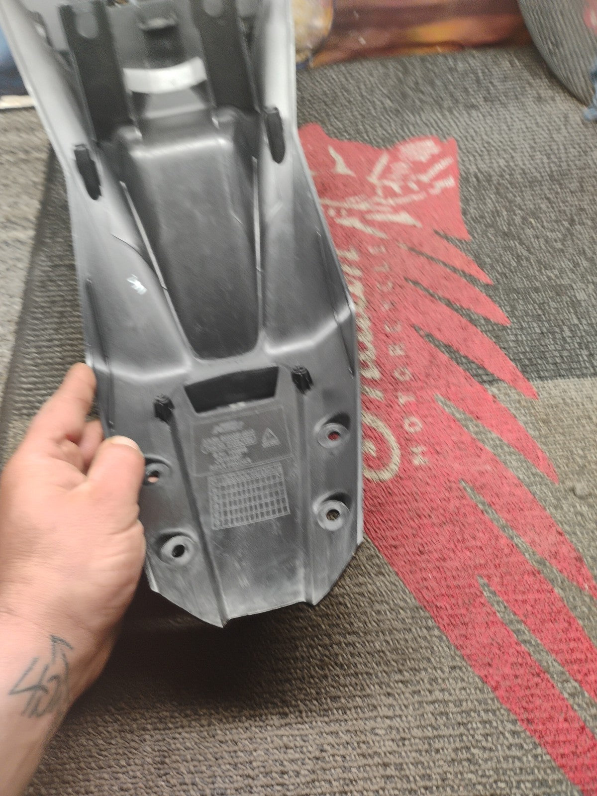 GENUINE OEM REAR LONG FENDER MUD SPLASH GUARD FOR YAMAHA XMAX X-MAX 300 17-2023