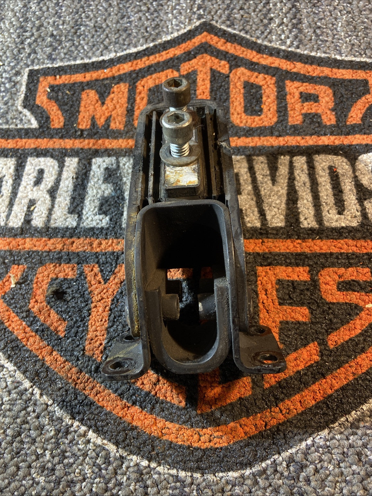 2009 BUELL BLAST 500 REAR ENGINE MOUNT MOTOR MOUNT BRACKET STOCK OEM