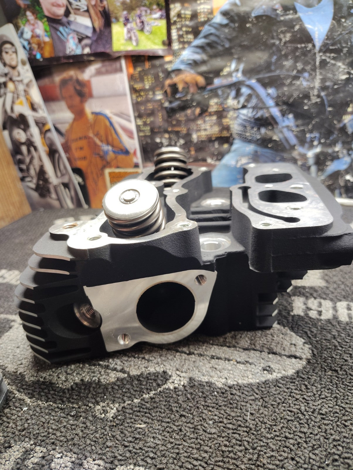 2004 Harley Davidson Road King FLHRSI Front & Rear  Cylinder Head Assembly