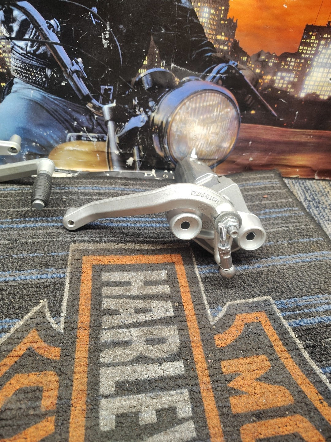 MOTO GUZZI-2017-20 V7 III: Front Left Footrest with Bracket & Gear Change Lever