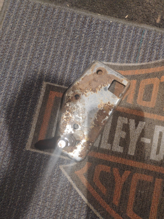 HARLEY DAVIDSON 1970-1979 SHOVELHEAD FLH REAR BRAKE PEDAL MOUNT 875B