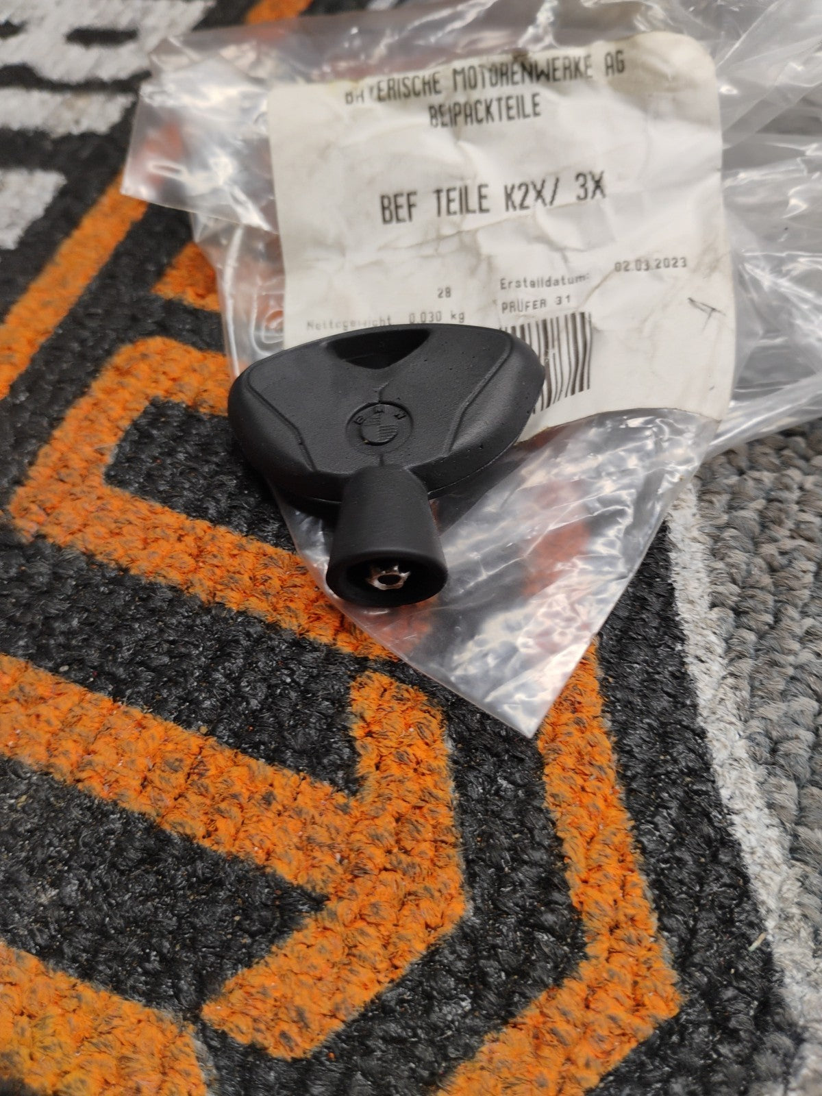 OEM ear Black Motor Fender Seat Tab Bolt Screw Torx Key For 2018 BMW R NINET R9T