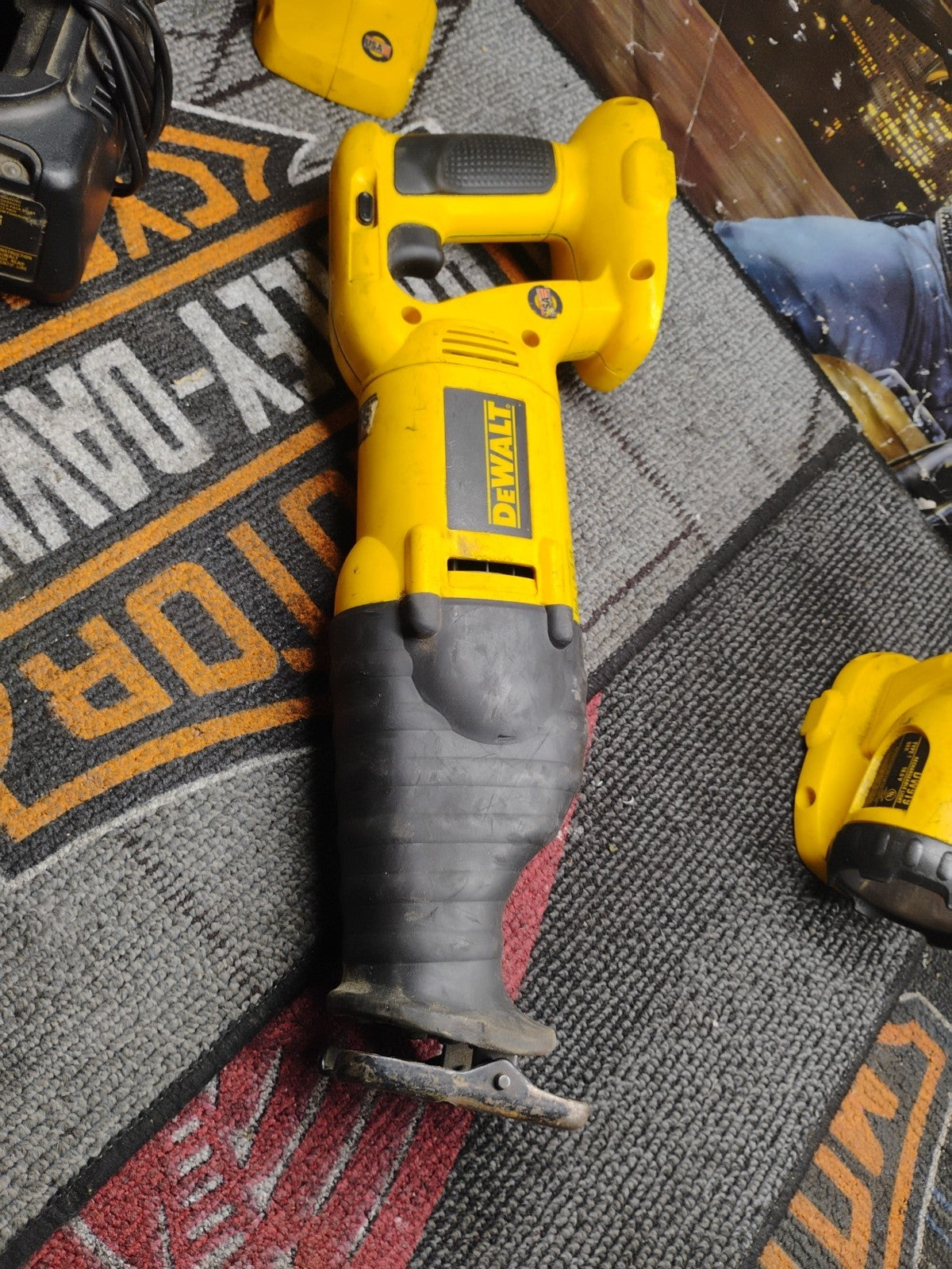 DEWALT 18V POWER TOOLS LOT OF 4 +CHARGER NO BATTERY