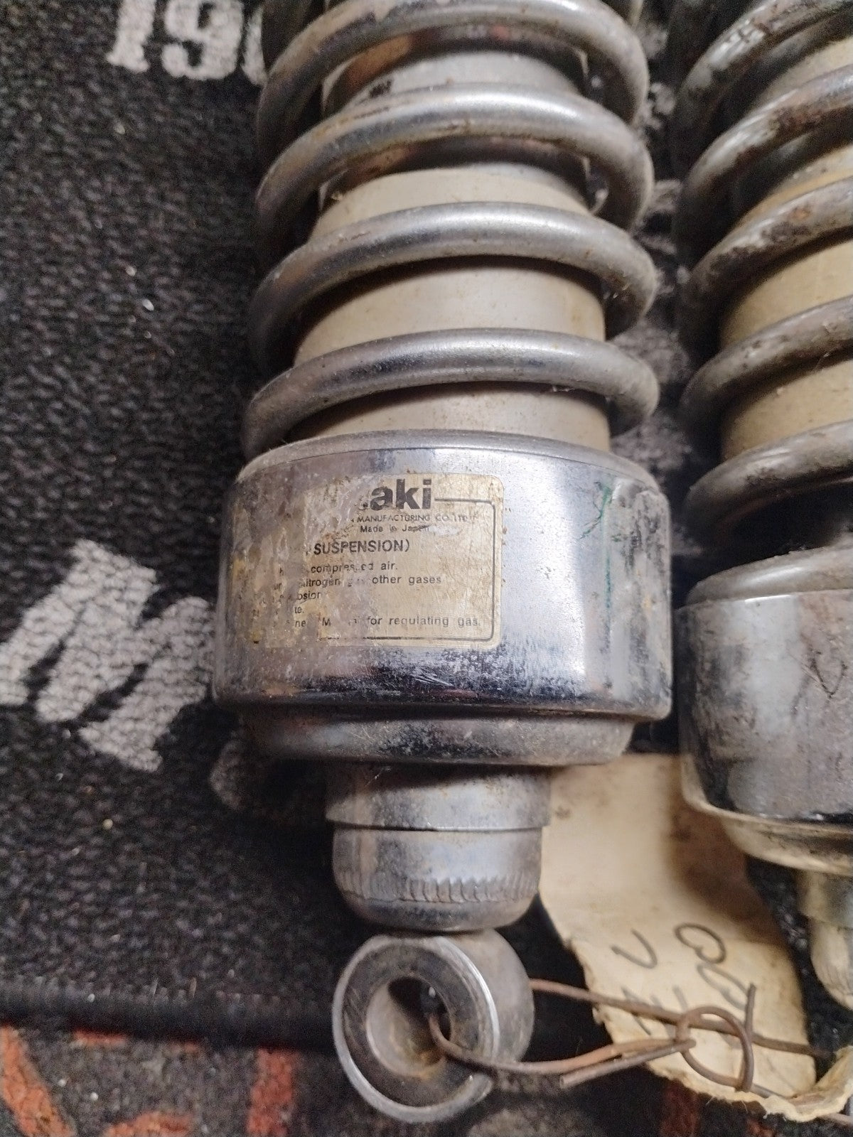 1986 Kawasaki VN750 Vulcan Rear Shock Absorber Set OEM