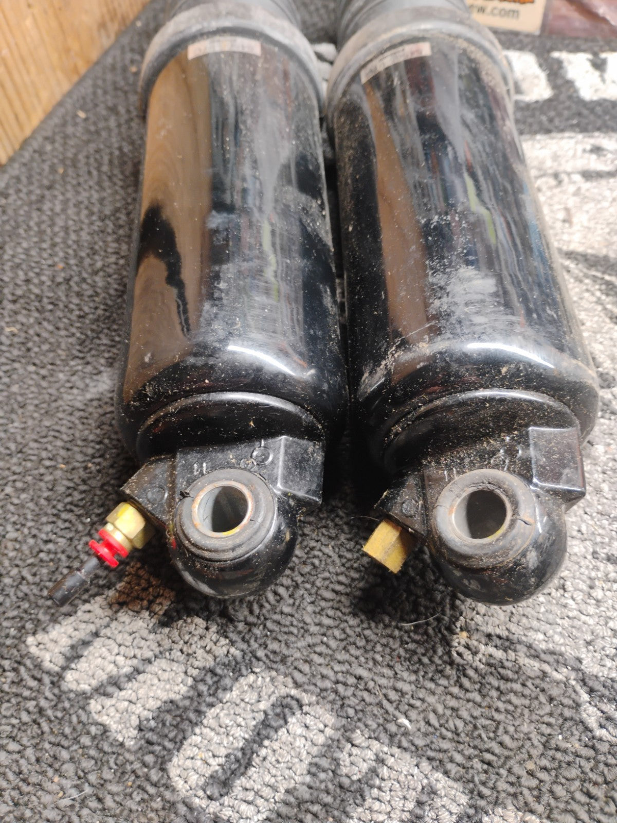 Genuine Harley Davidson air shock 54565-97 dealer removed from new bike