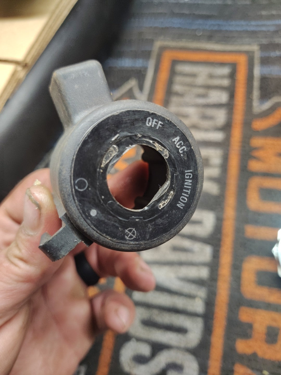 OEM HARLEY DAVIDSON SPORTSTER BLACK IGNITION KEY SWITCH HOUSING 71510-95