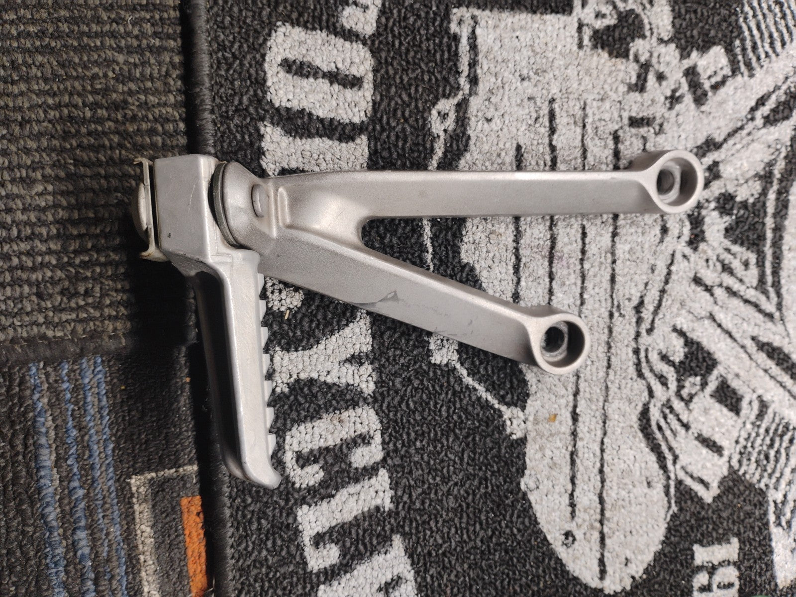 04-05 ZX10R ZX10 ZX-10R Rear Left Passenger Peg Bracket OEM Good #0234