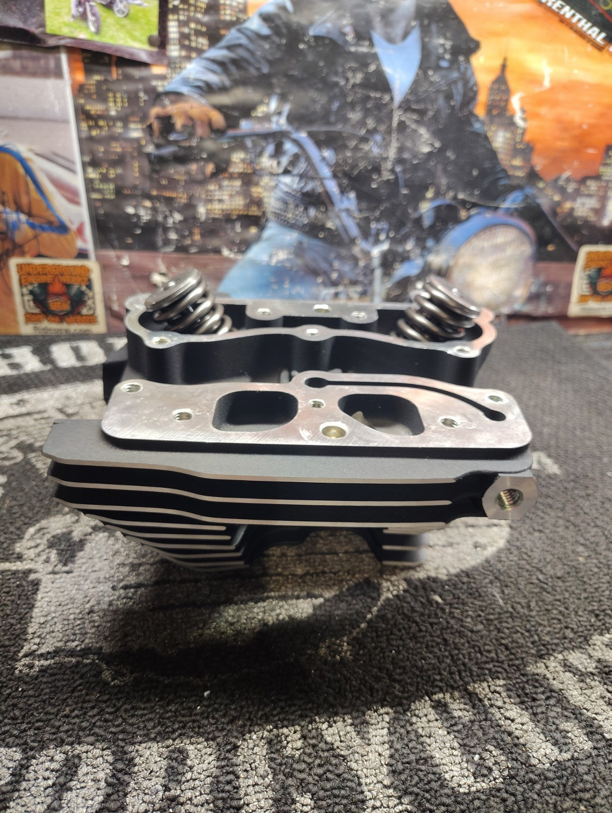 2004 Harley Davidson Road King FLHRSI Front & Rear  Cylinder Head Assembly