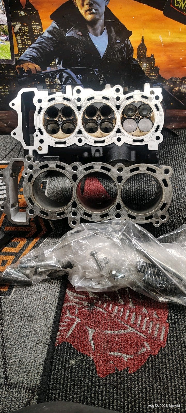 Triumph Street Triple 675 08 09 Cylinders And  Head T1150171