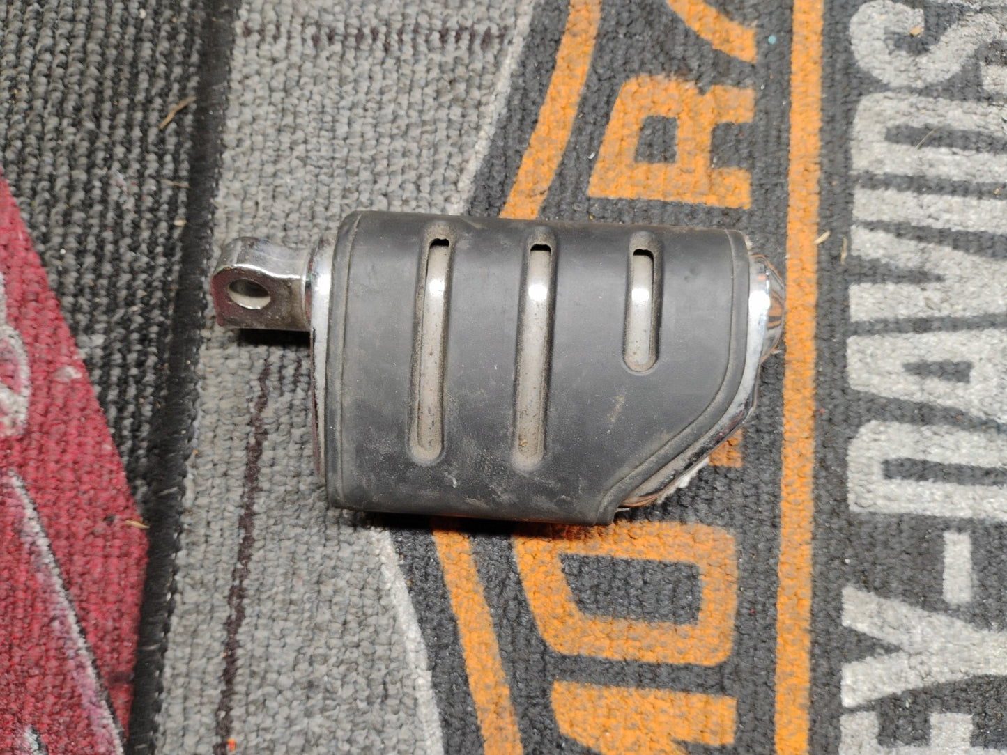 Chrome & Rubber Right Footpeg For Harley Davidson