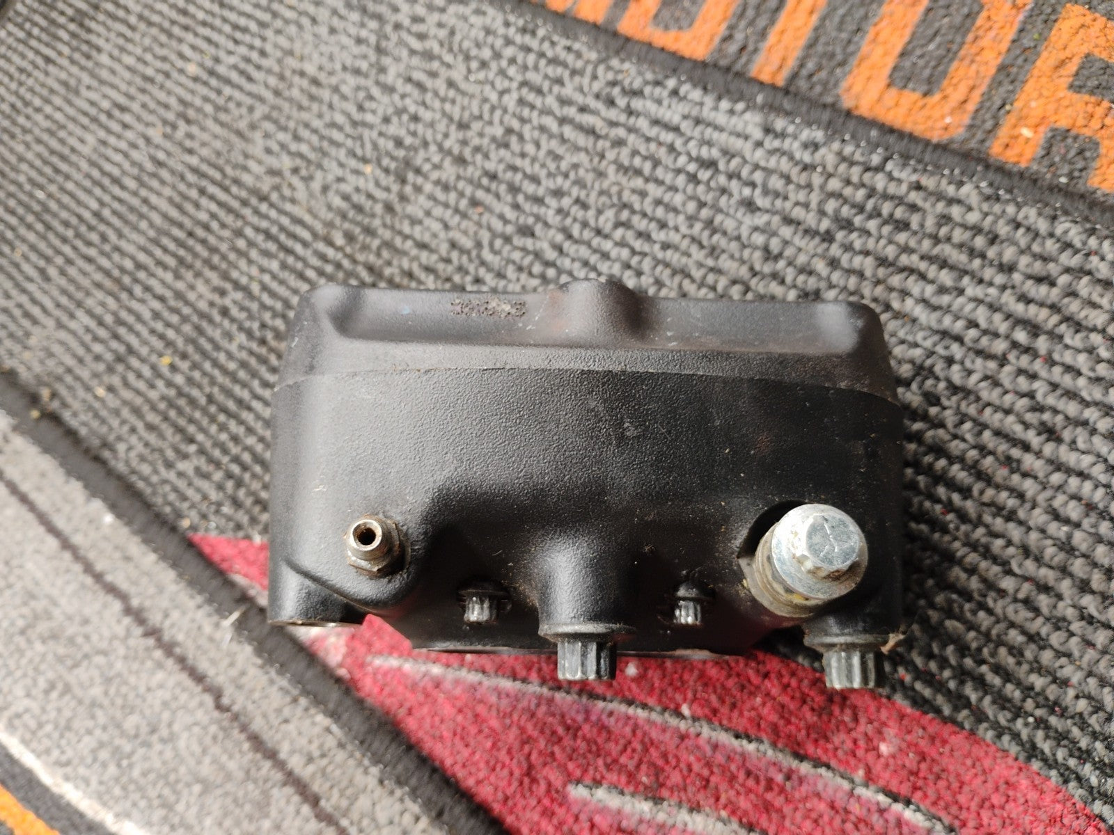 14-22 HARLEY DAVIDSON IRON 883 FRONT BRAKE CALIPER 41300010