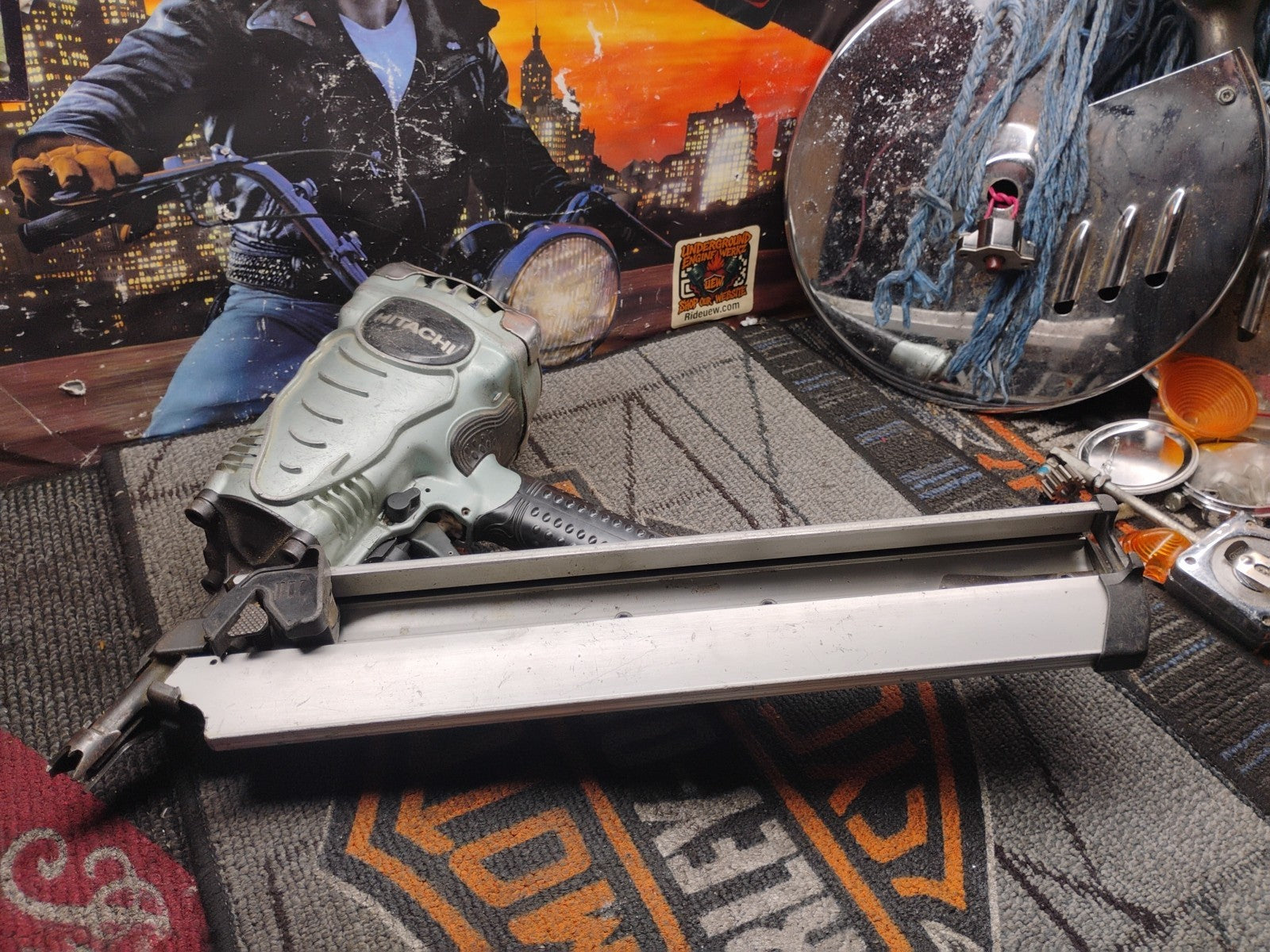 Hitachi NR 90AD(S) 3 1/2" Strip Nailer Framing Air Nail Gun Read Desc