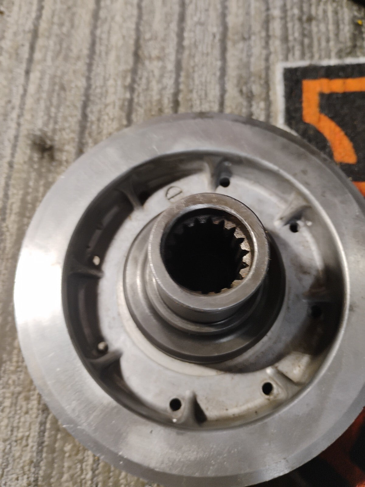 Clutch Hub Harley Davidson 37550-90A 1995 HD DYNA FXDS Oem