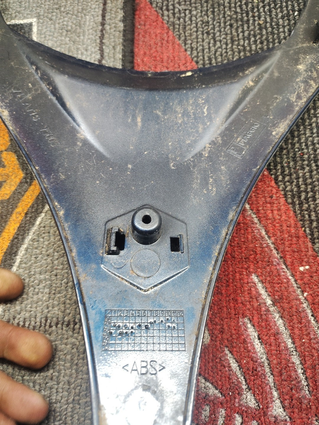 PIAGGIO MP3 125 - 500 Front shield upper fairing cover badge 624432