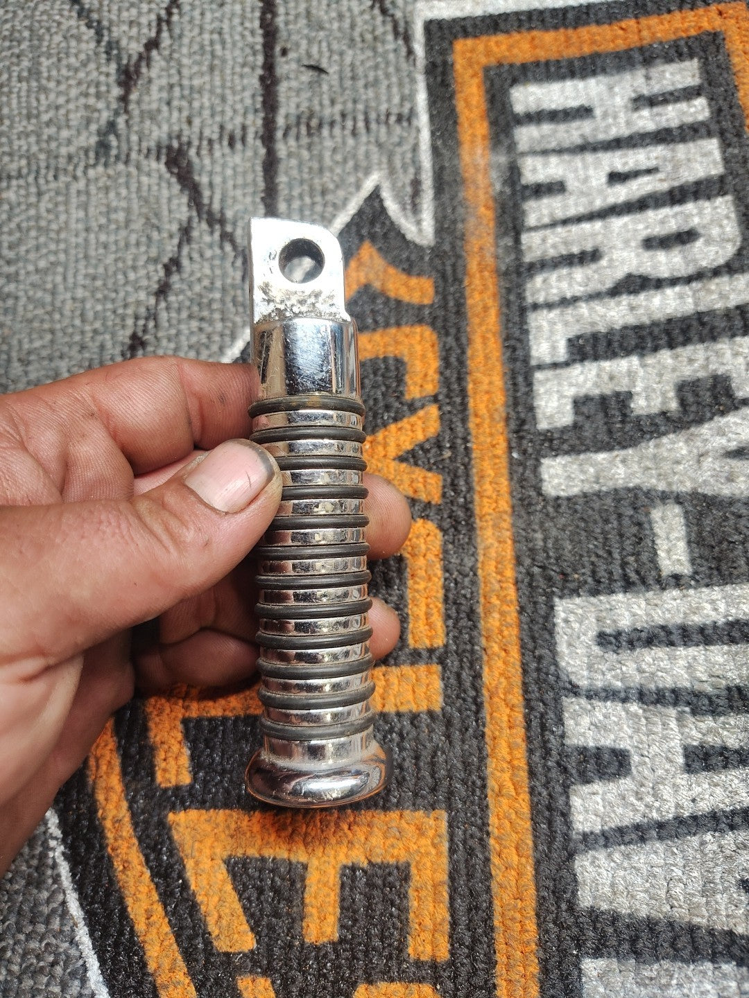 Harley Davidson Chrome Rubber O-Ring Grip RightPeg Male Mount Foot Peg Genuine