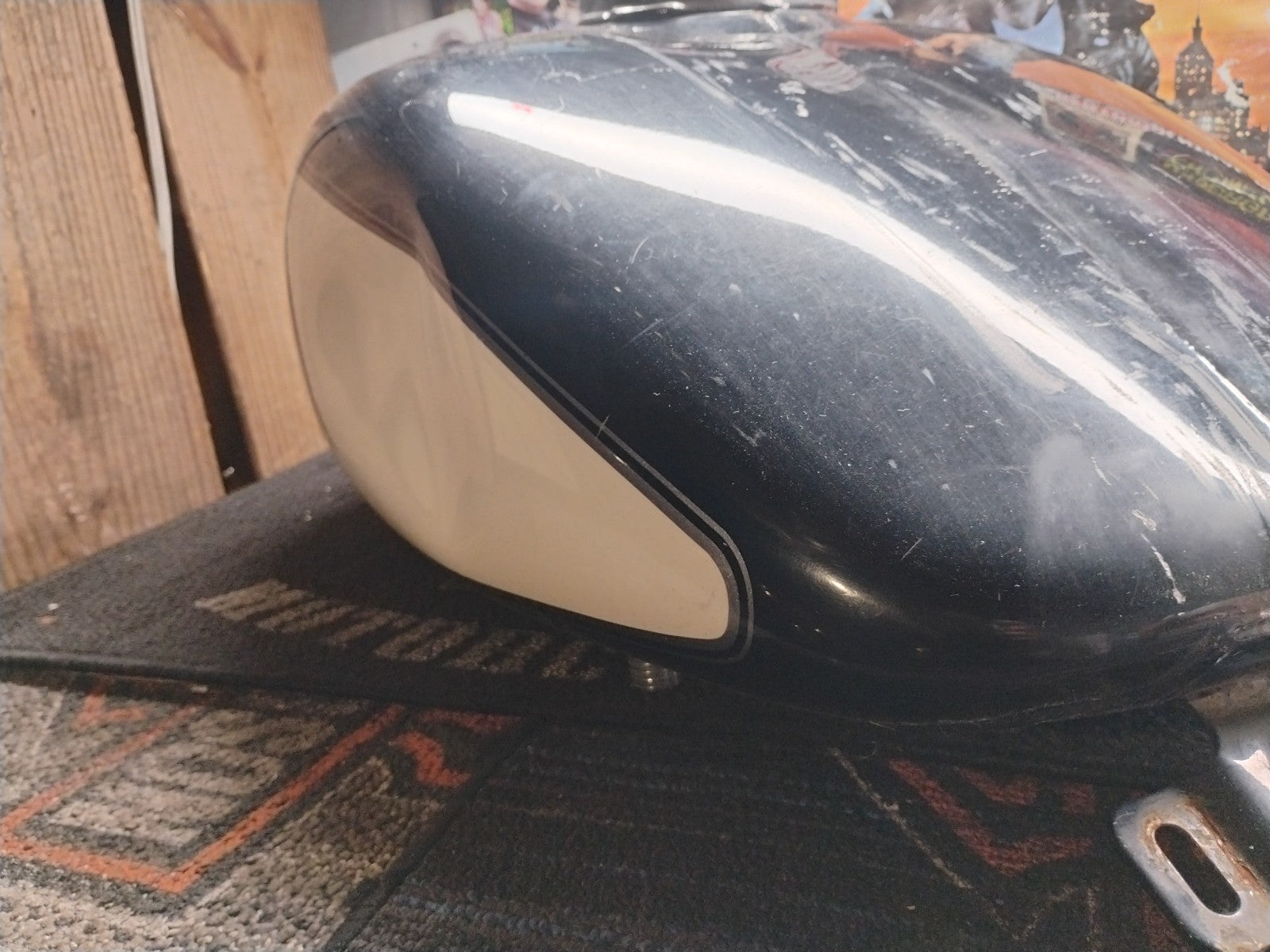OEM Harley-Davidson Touring 6 Gallon Fuel Gas Tank Black Cream Two Tone