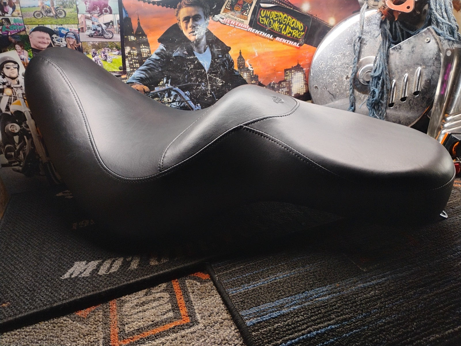 OEM Harley Davidson Softail Reach Seat 52442-04 FXST FLST