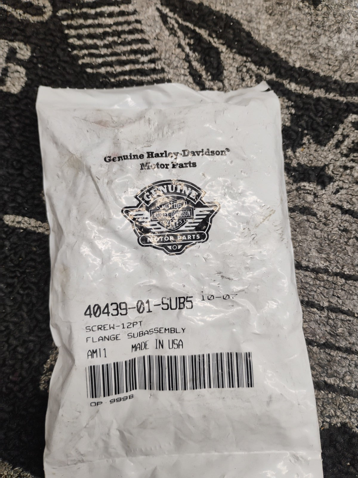 Harley-Davidson OEM 1/2-pt Flange Screw Assembly 40439-01-SUB5