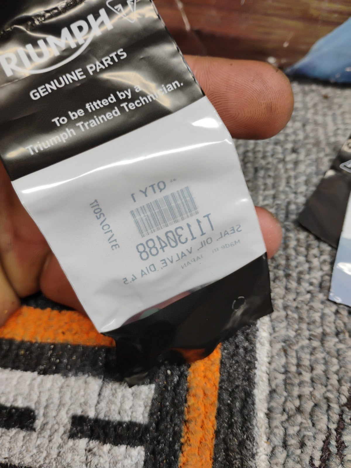 2006 To 2017 Triumph Key 1130488 Seal Oil Valve Diameter 4.5