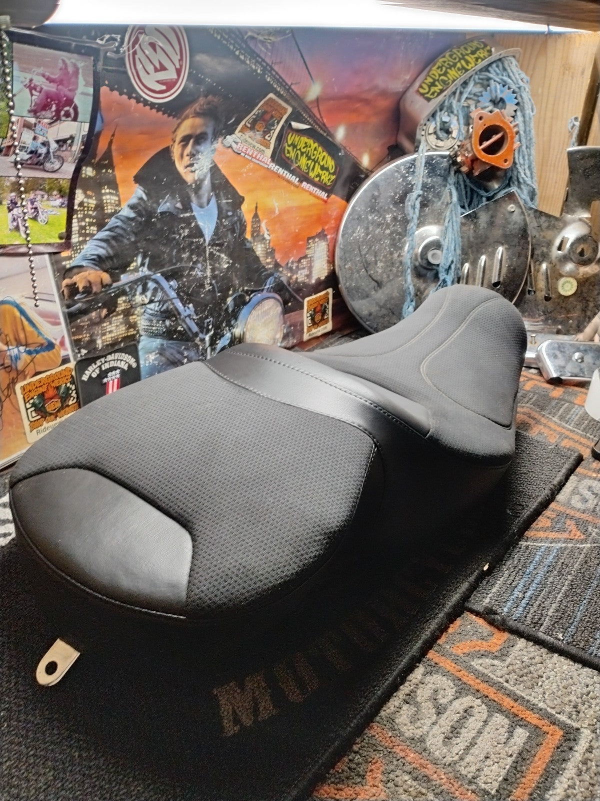 OEM Harley-Davidson Road Zeppelin Air Seat Dyna 2006-Up 52000147