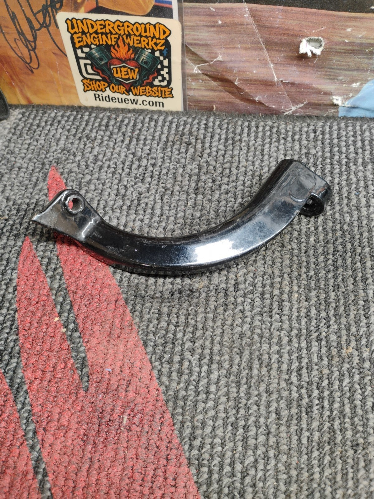 1061 00 HARLEY-DAVIDSON ROAD GLIDE REAR RIGHT FOOT REST FOOTBOARD BRACKET