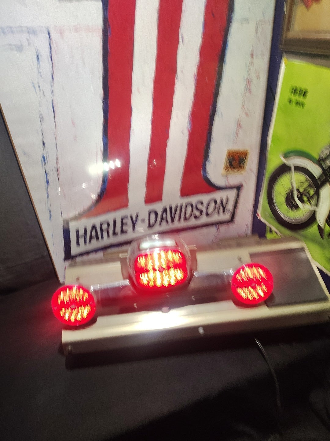 genuine Harley-Davidson dealer LED tail and turn signal light display unit.