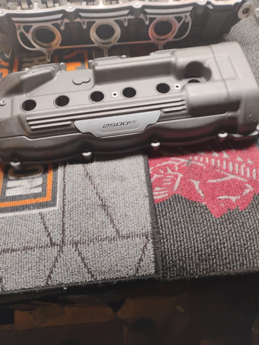 21 Triumph Rocket III 3 GT 2500 engine head valve cover cam rocker cover