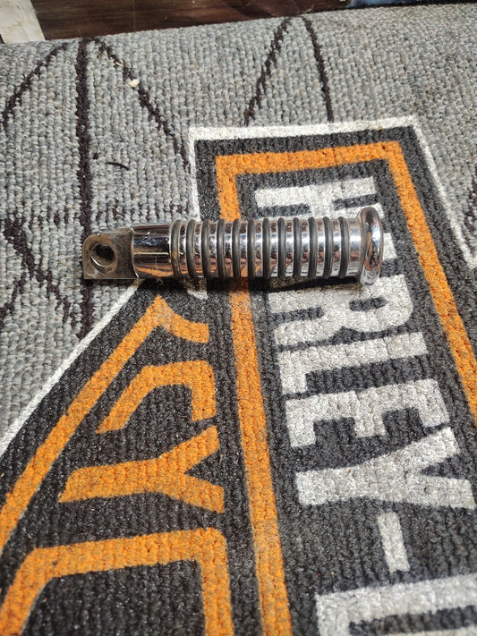 Harley Davidson Chrome Rubber O-Ring Grip RightPeg Male Mount Foot Peg Genuine