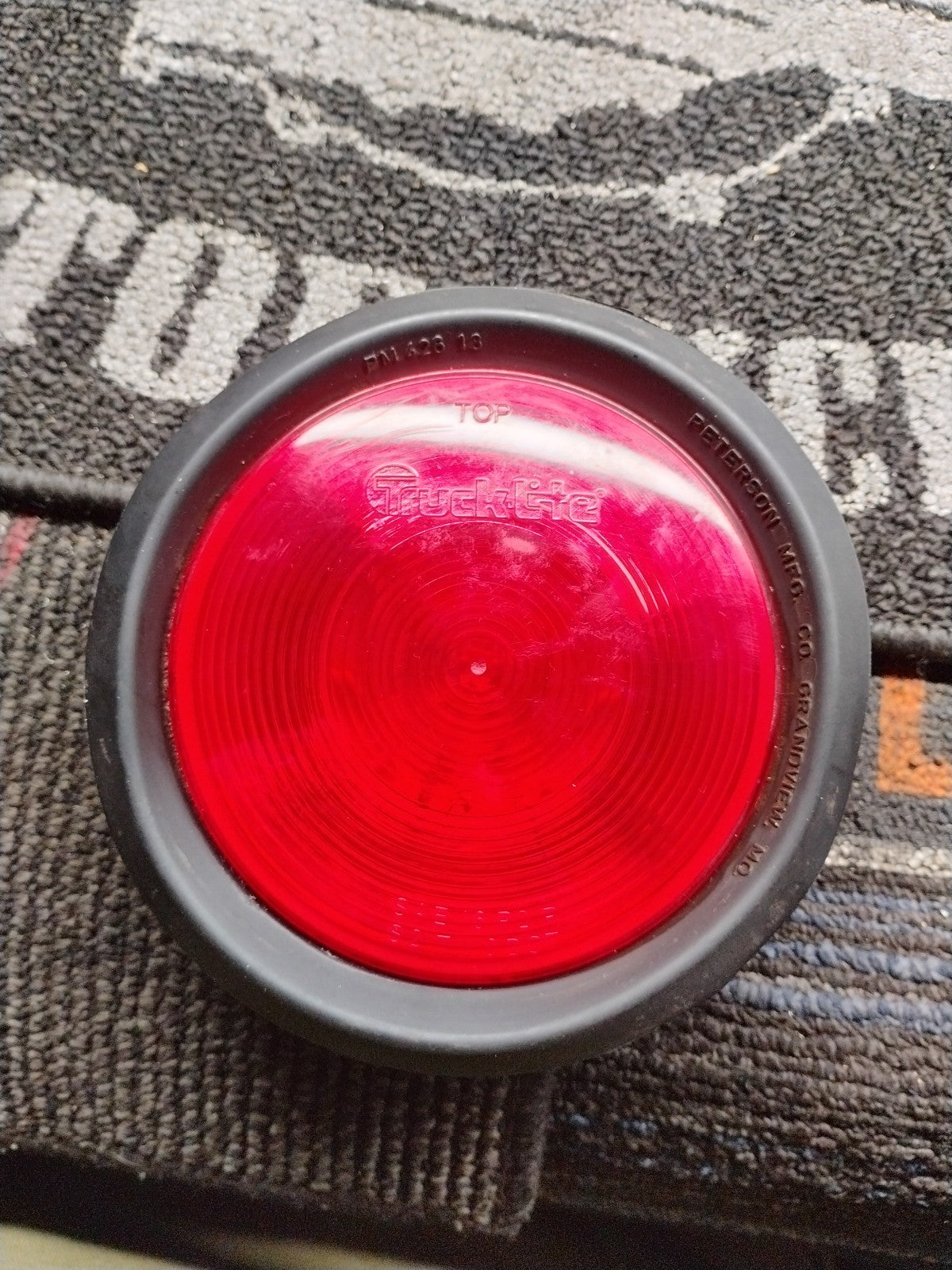 TRUCKLITE 40318R, FITS 4.5" HOLE