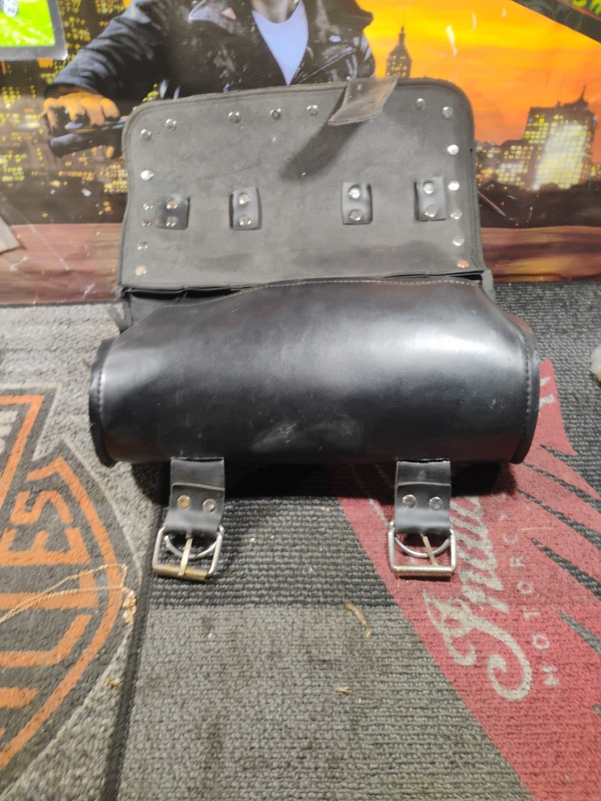 Harley ? Front Windshield Fork Storage Pouch