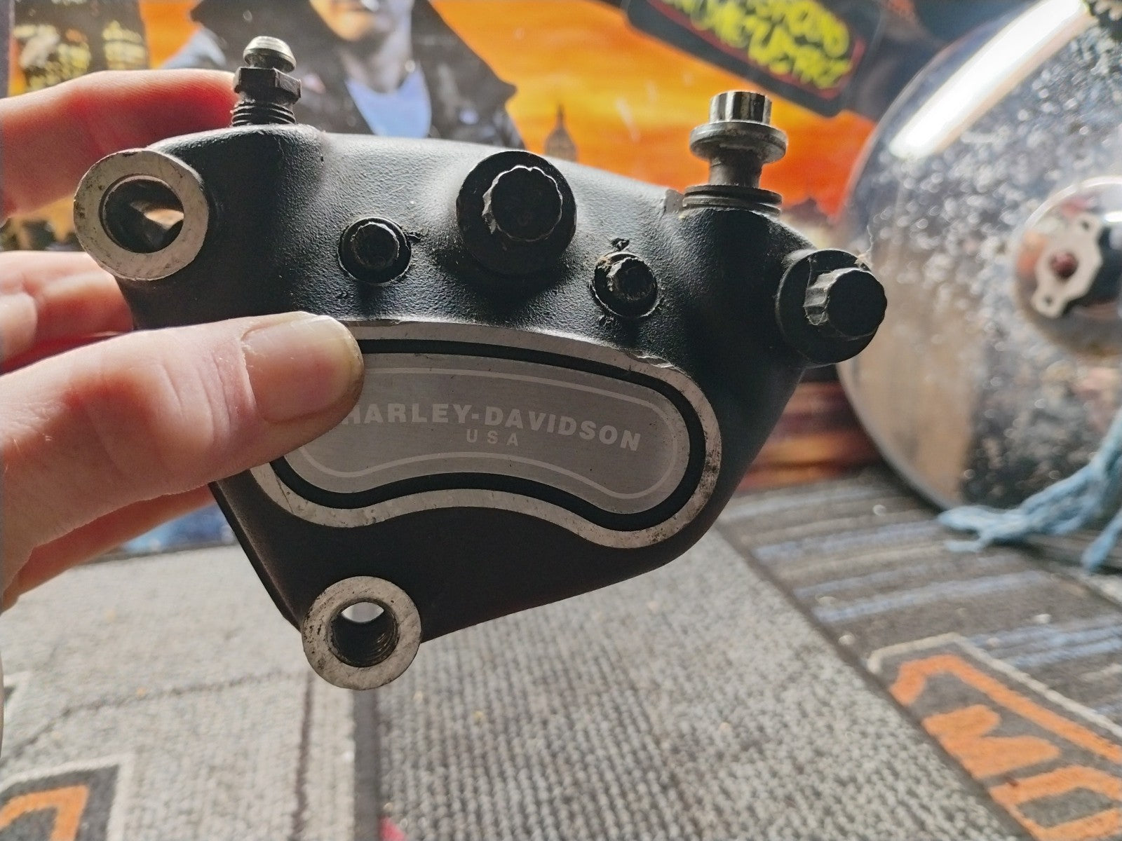 14-22 HARLEY DAVIDSON IRON 883 FRONT BRAKE CALIPER 41300010