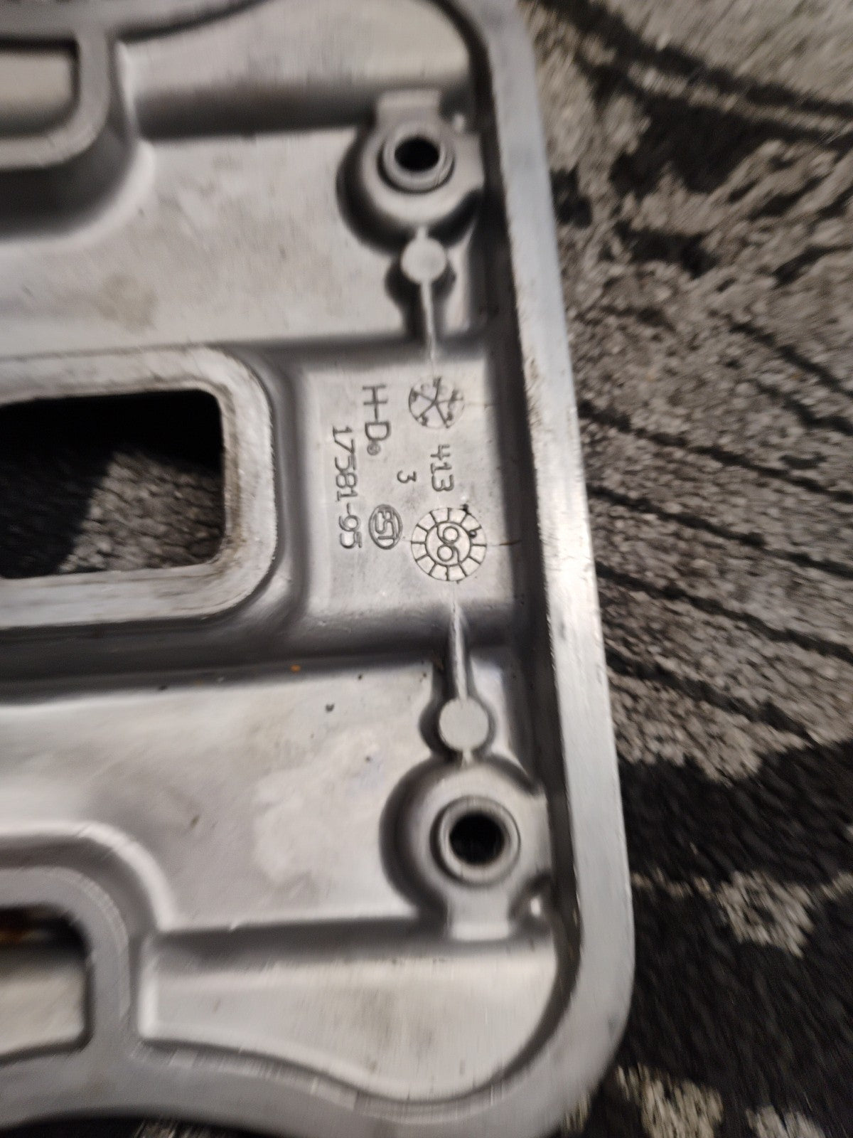Harley-Davidson OEM 95-03 XL Polished Rocker Cover 17501-86B Cast #17581-95