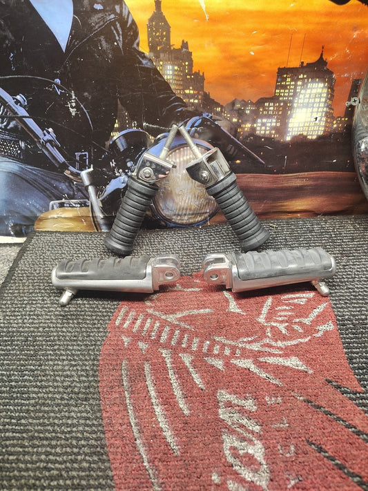 Triumph Adventurer 900 Front& Rear Footrests Oem  A9701110