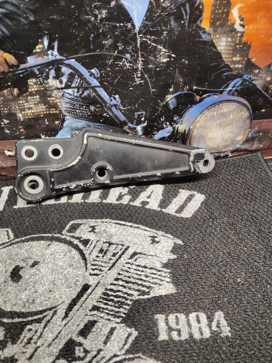 1982 SUZUKI GS750 GSX750 RIGHT FOOT PEG BRACKET OEM REARSET MOUNT