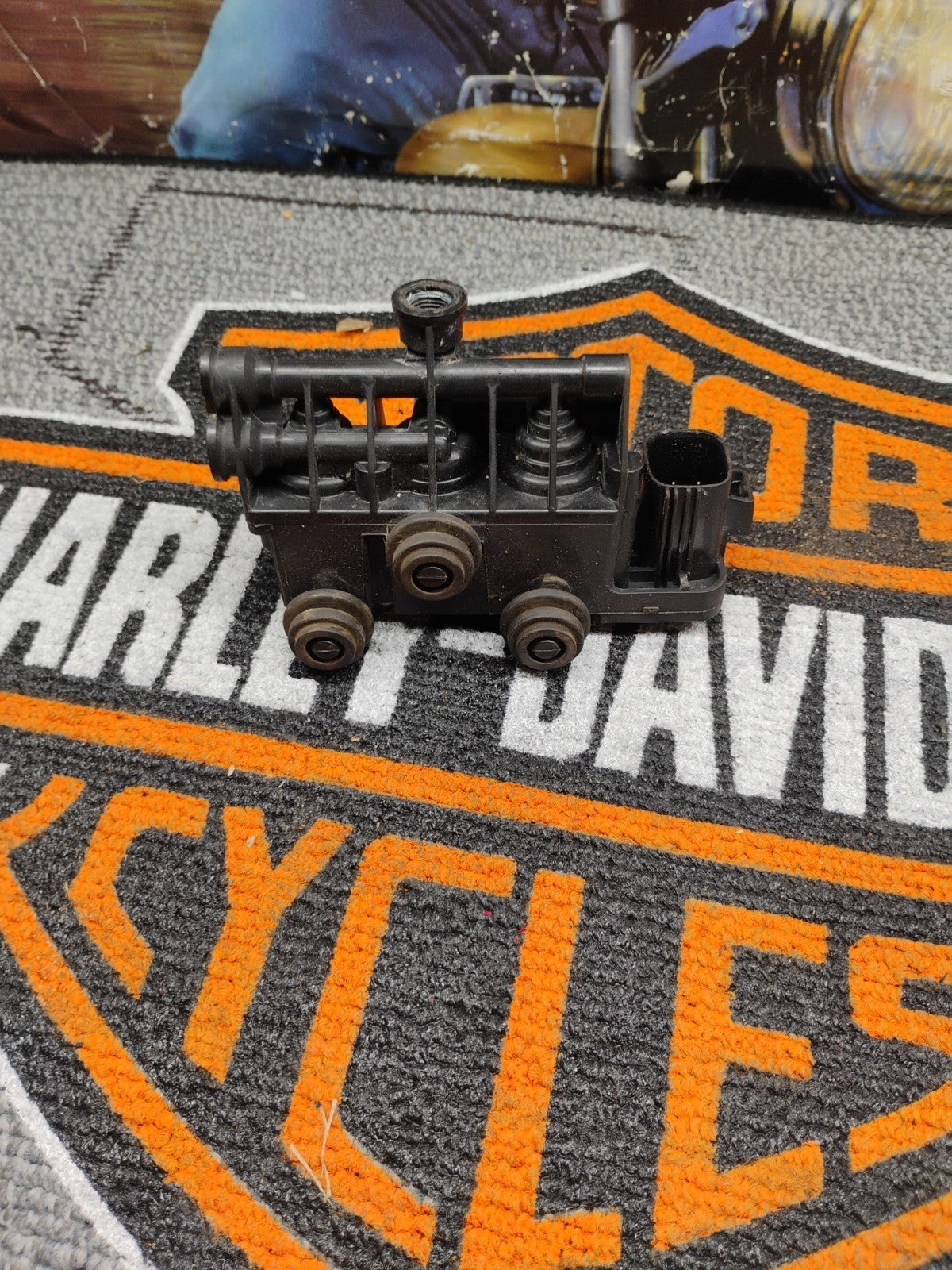 LAND ROVER LR3 / LR4 & RANGE ROVER SPORT REAR AXLE AIR SUSPENSION VALVE BLOCK